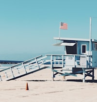 : LR, Unsplash